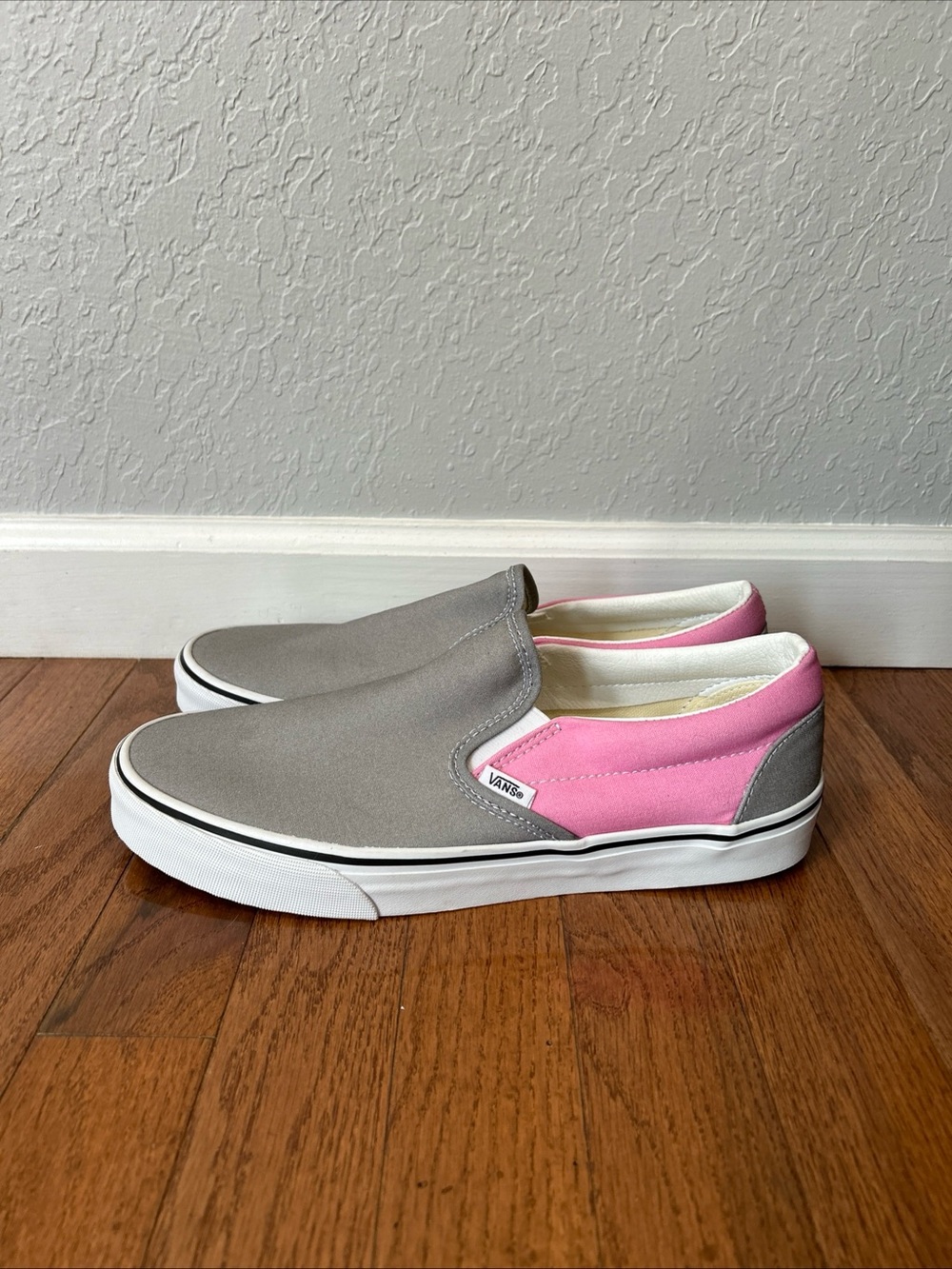 Vans Sneakers Skate Shoes Slip On Men’s Size 10 Gray Pink